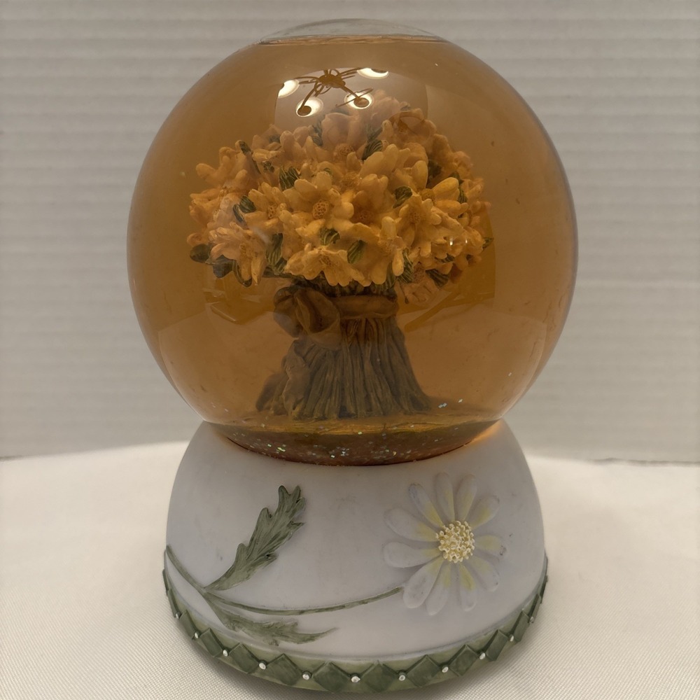 Vintage Musical, Water Globe With Bouquet Of Daisy's